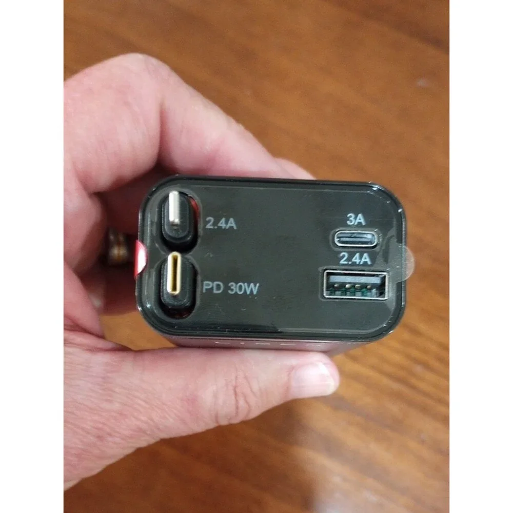 Lisen B104 Car Charger With Retractable Cables - NIB!
